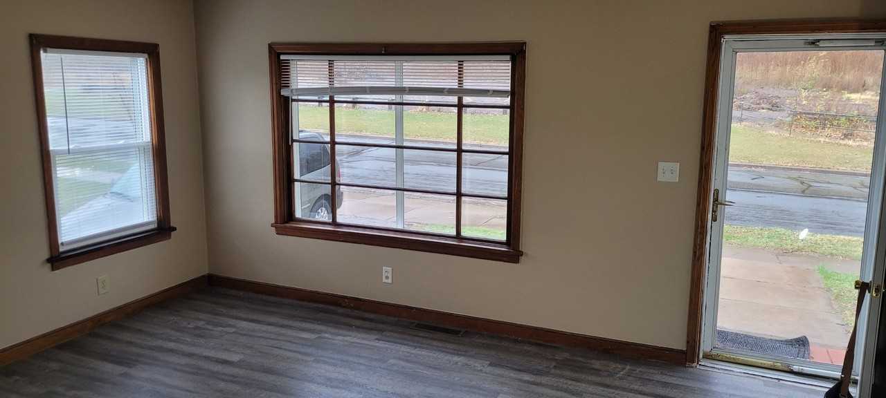 1945 Cleveland St - Photo 2 of 9