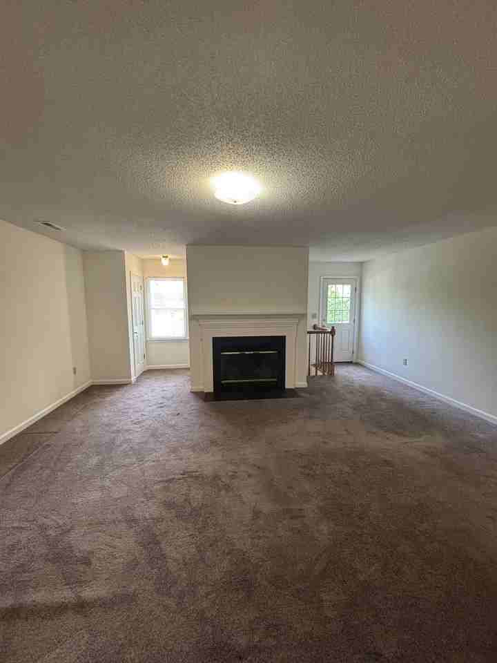 435 Pine Ave - Photo 2 of 9