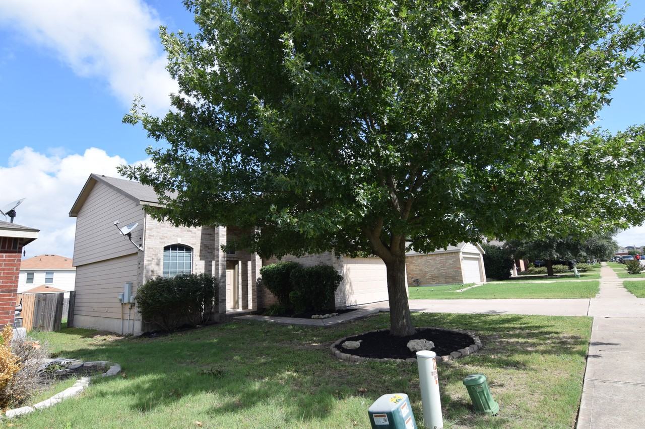 6512 Taree Loop - Photo 3 of 26