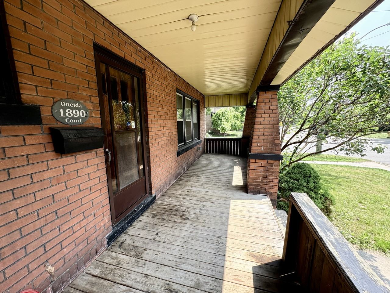 1890 Oneida Crt - Photo 2 of 42