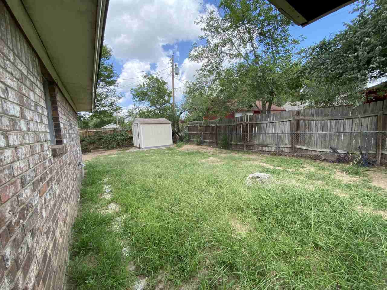 1220 W Goodwin St - Photo 3 of 4