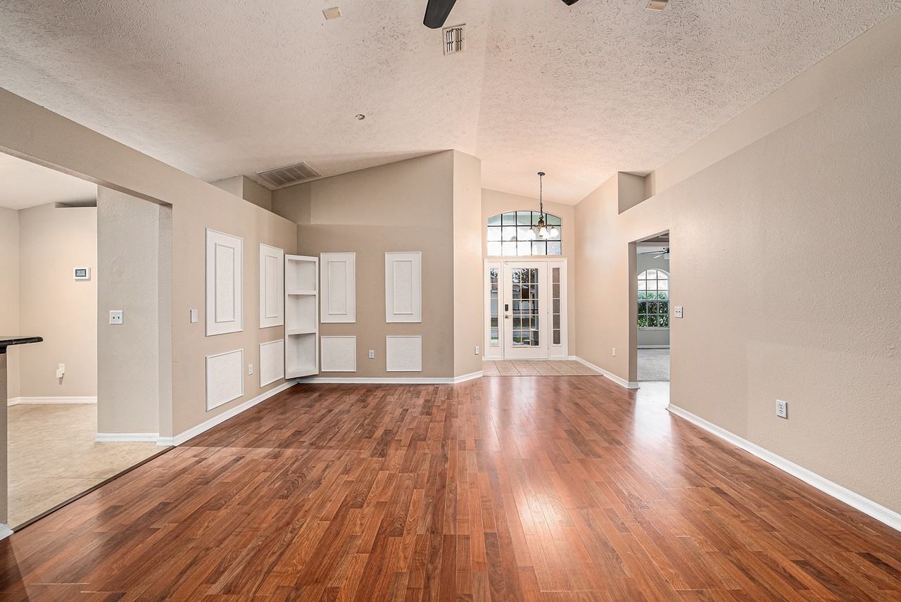 7911 Floradora Dr - Photo 3 of 25