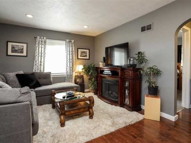 5303 N Whitehouse St #NA - Photo 3 of 4