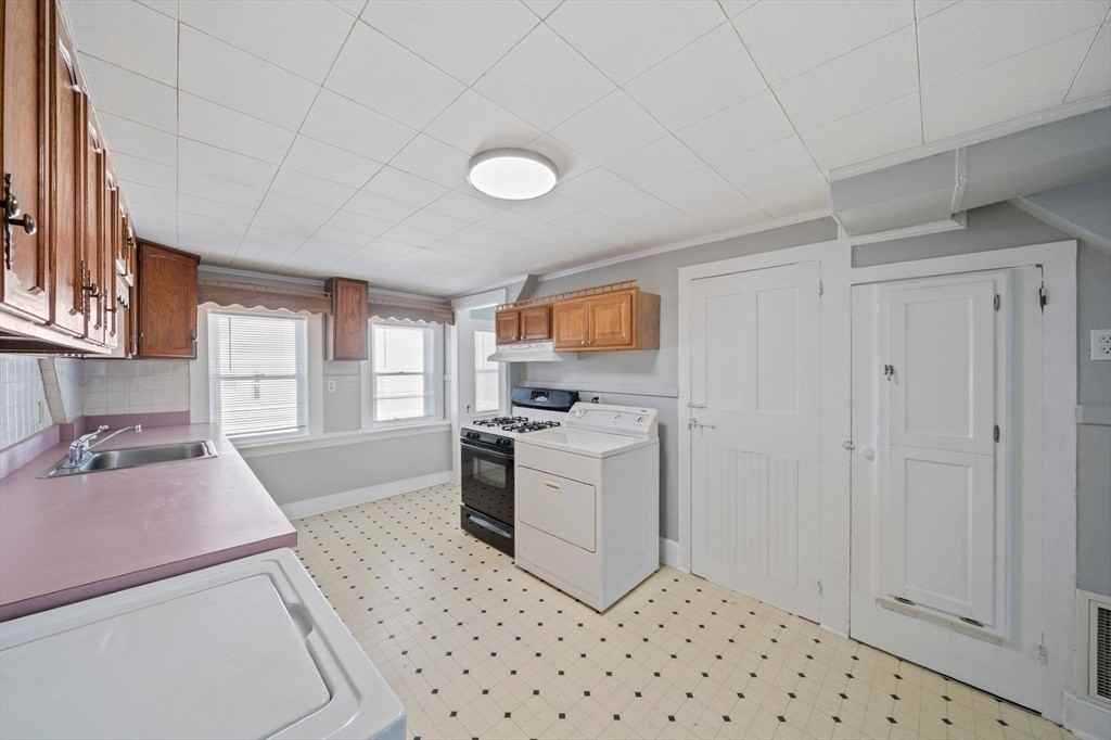 29 Freeman St #7 - Photo 2 of 15