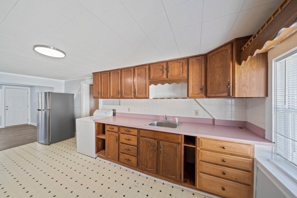 29 Freeman St #7 - Photo 3 of 15