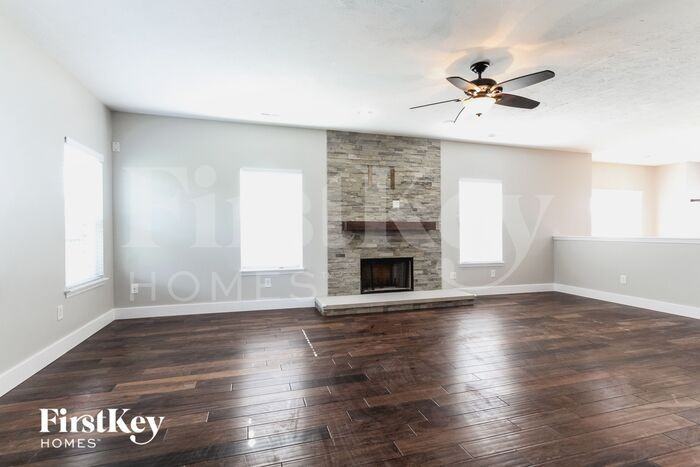 3214 S Dendle Dr - Photo 2 of 15