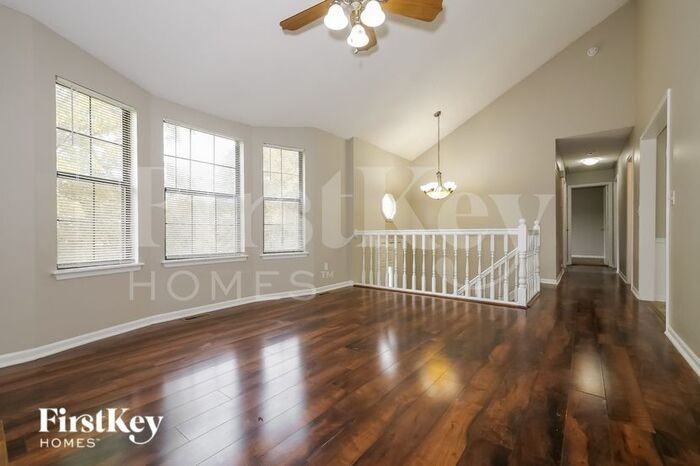 503 Woodson Ln - Photo 3 of 16