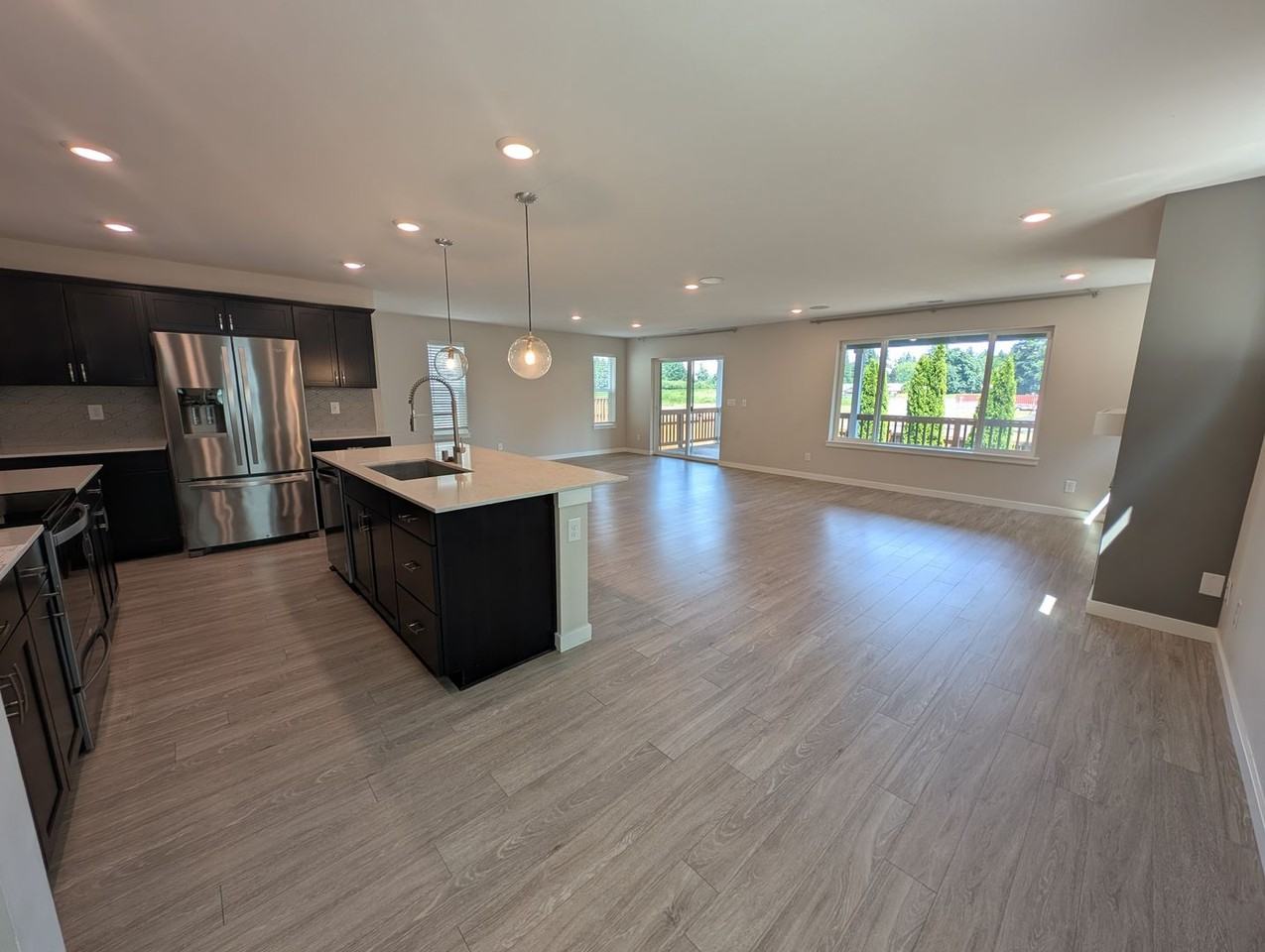 938 Burwood St Se - Photo 4 of 38