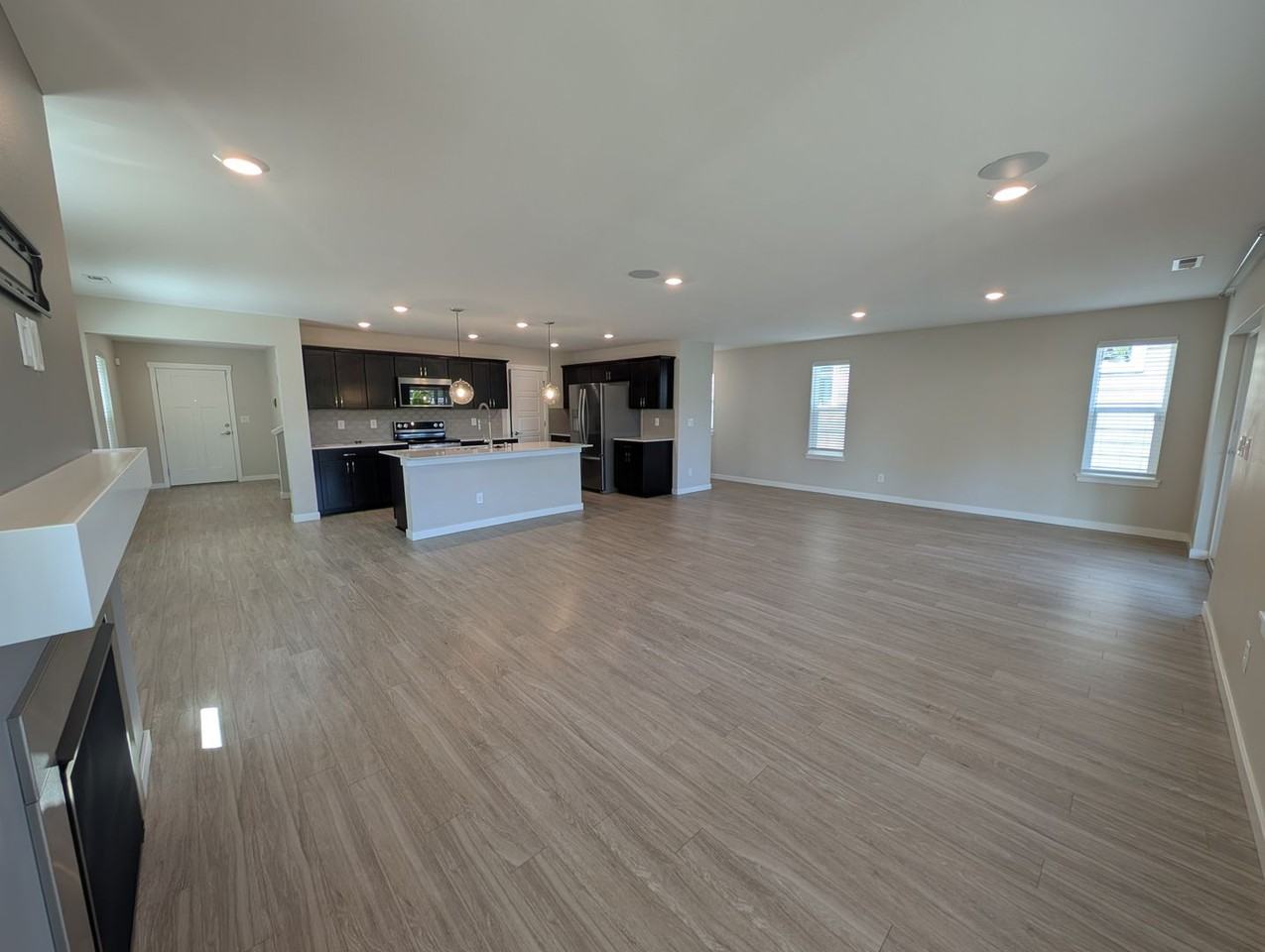938 Burwood St Se - Photo 5 of 38