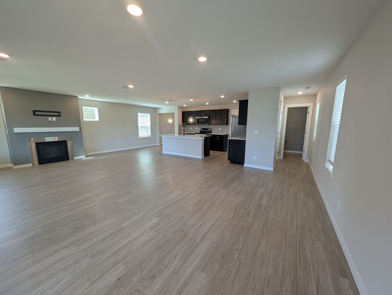938 Burwood St Se - Photo 6 of 38
