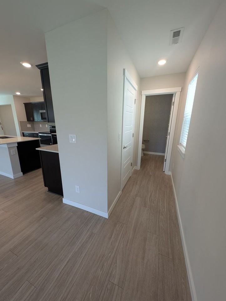 938 Burwood St Se - Photo 7 of 38