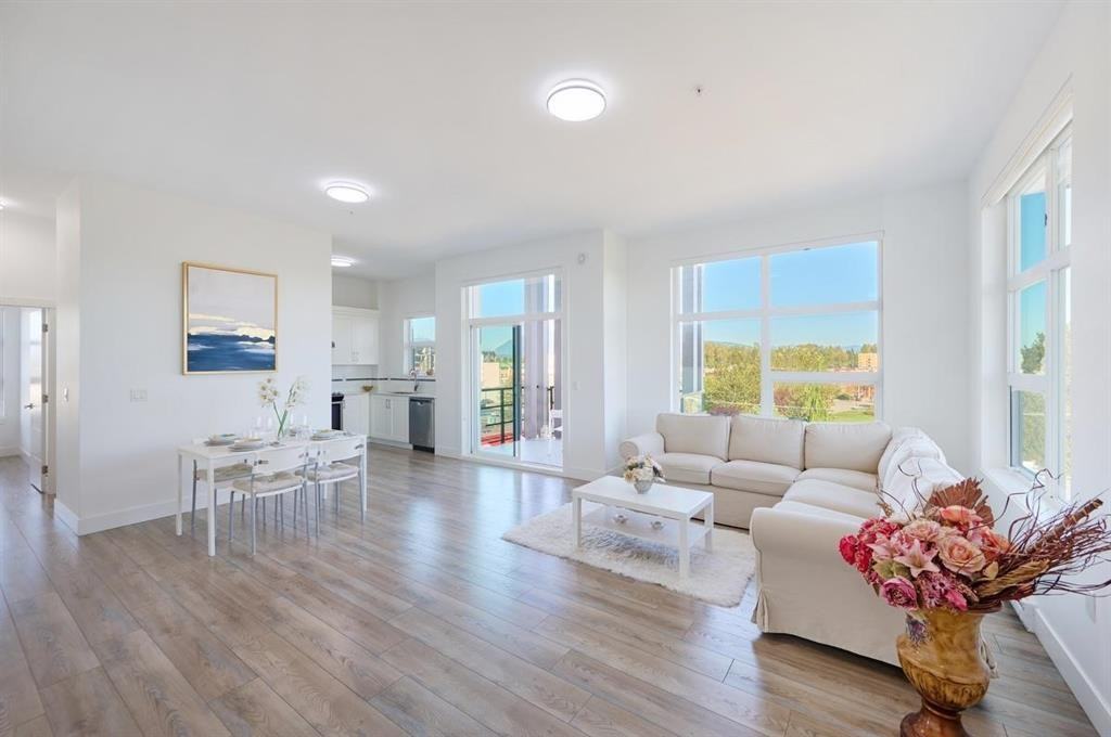 22577 Royal Crescent #503 - Photo 3 of 11