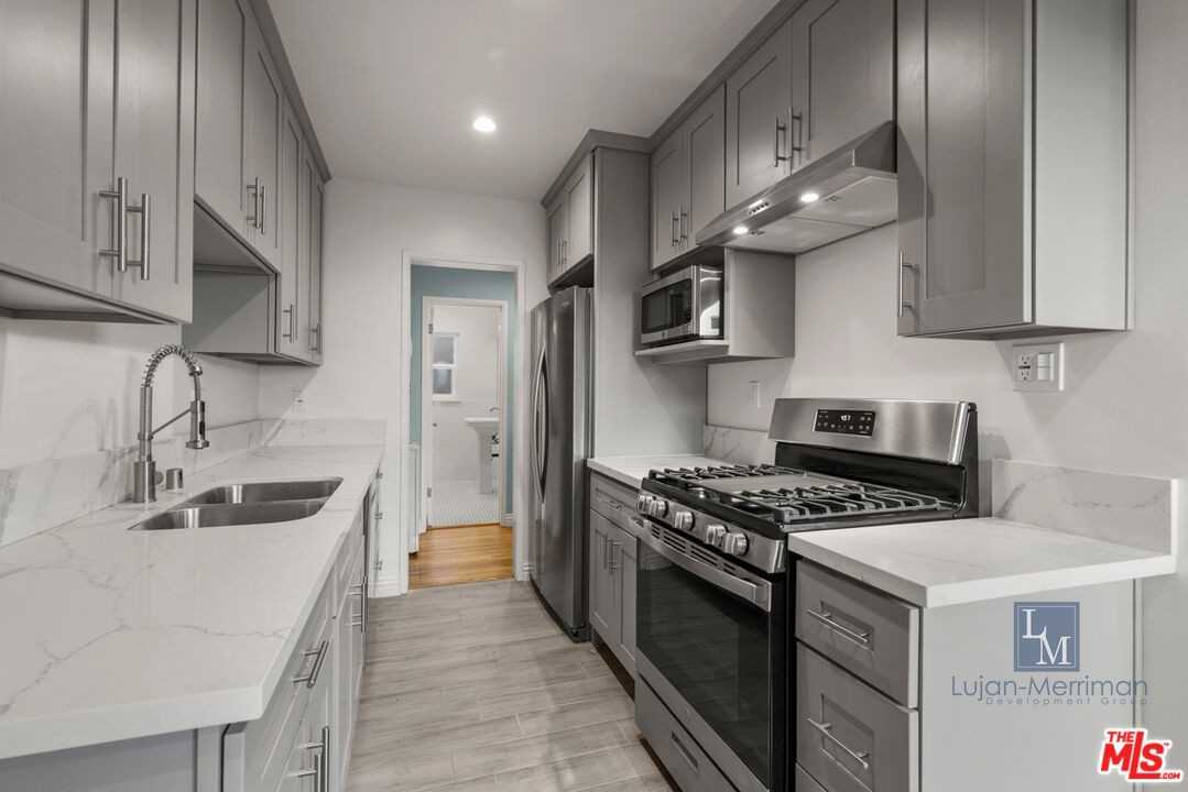 1028 East 3rd Street #5 - Photo 2 of 8