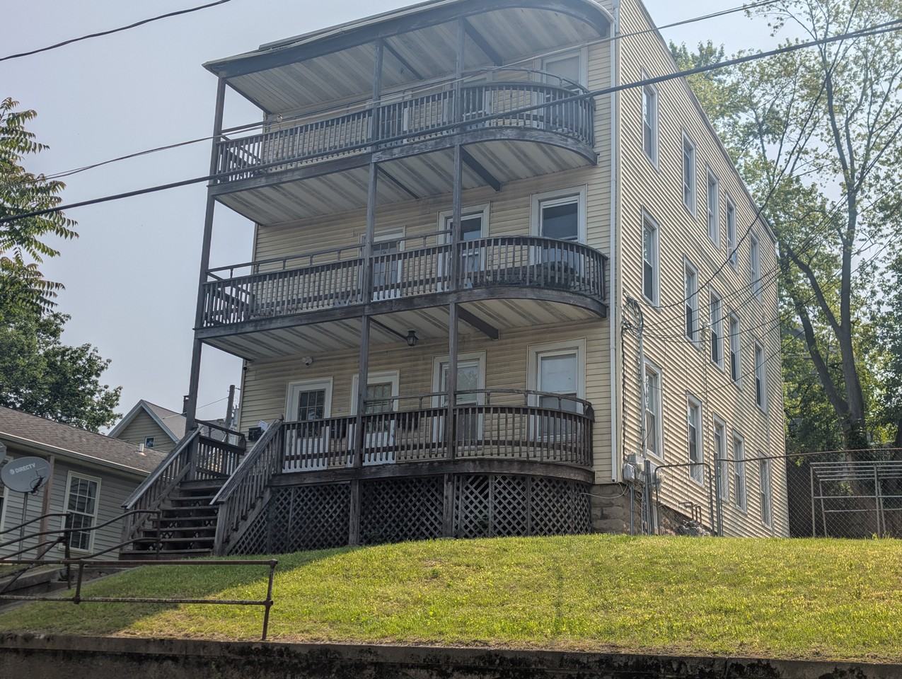 83 Lounsbury Ave #2ndFL