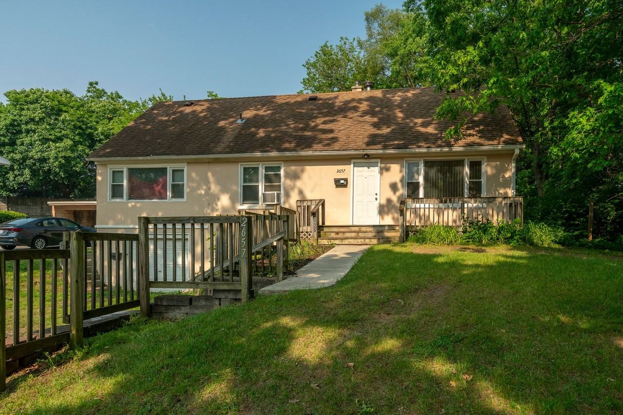 Apartment off 28th and Clyde Park Available - Photo 3 of 15