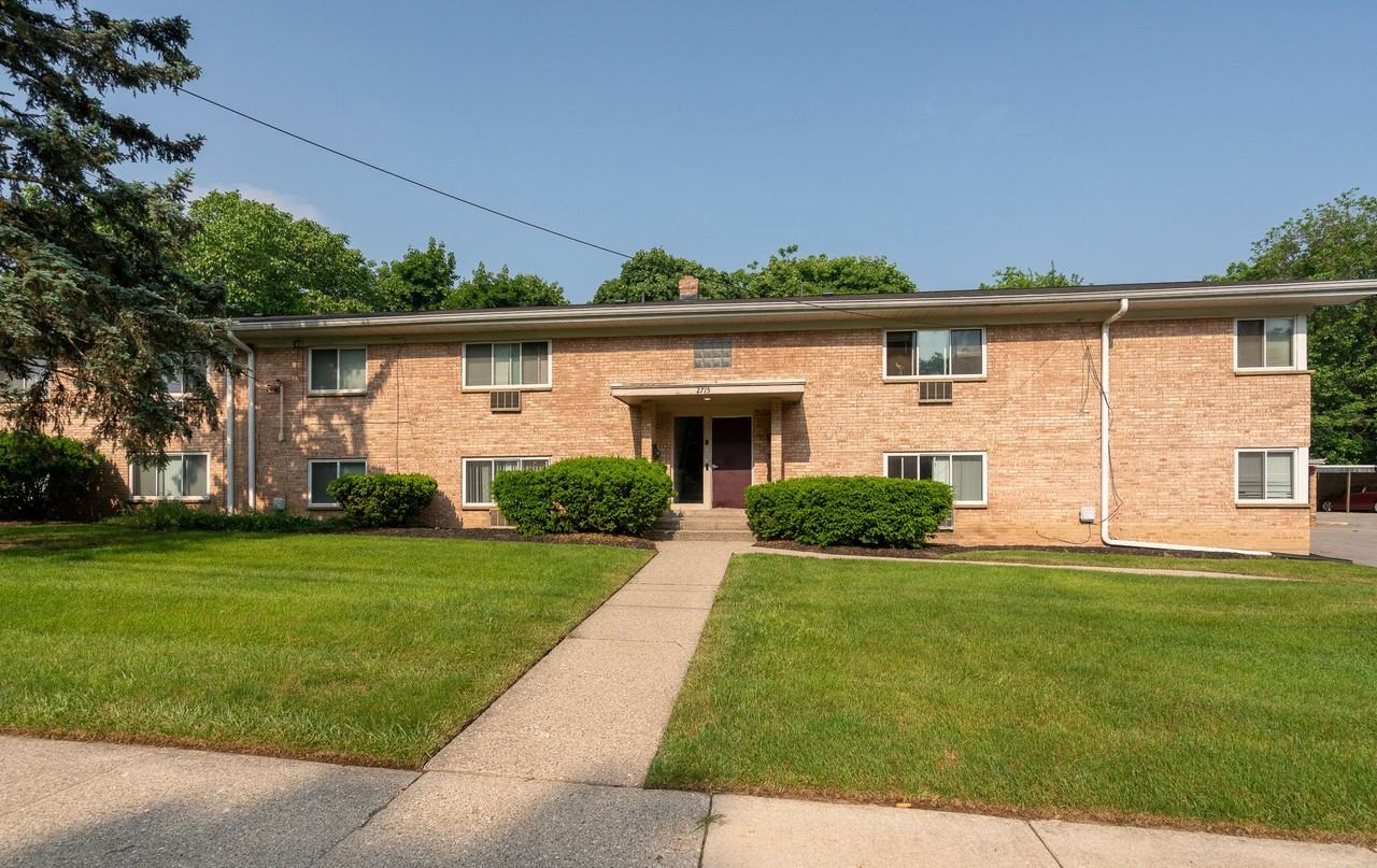 Apartment off 28th and Clyde Park Available - Photo 4 of 15