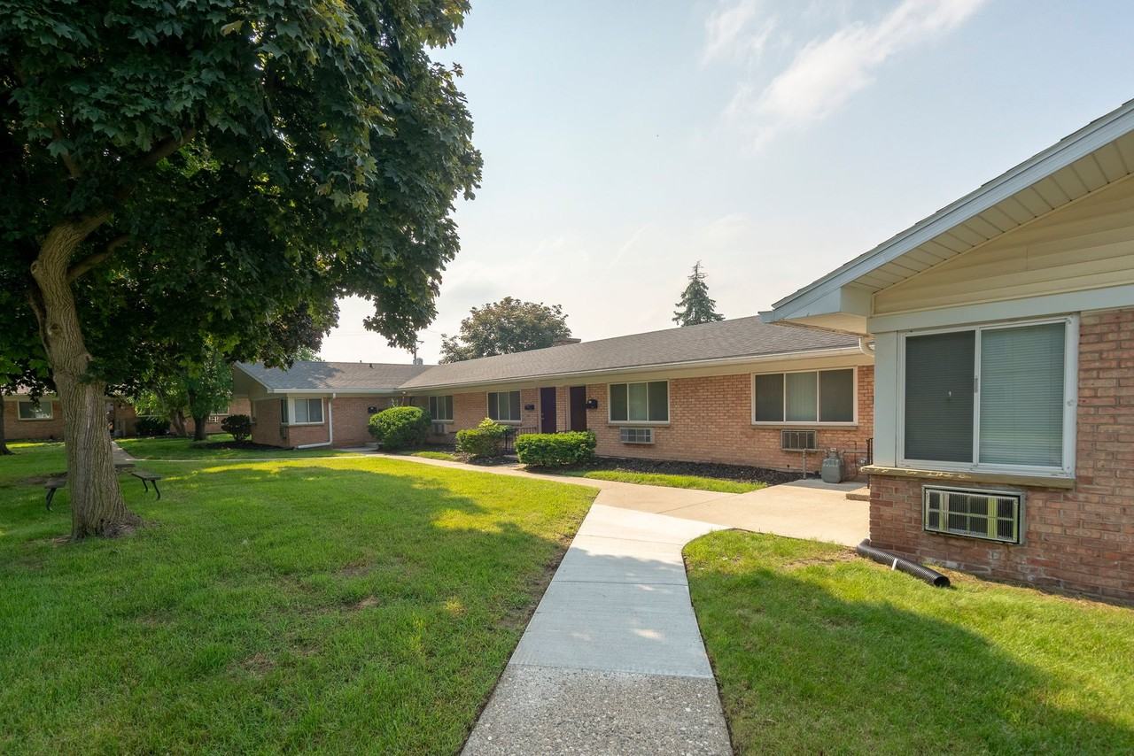 Apartment off 28th and Clyde Park Available - Photo 6 of 15