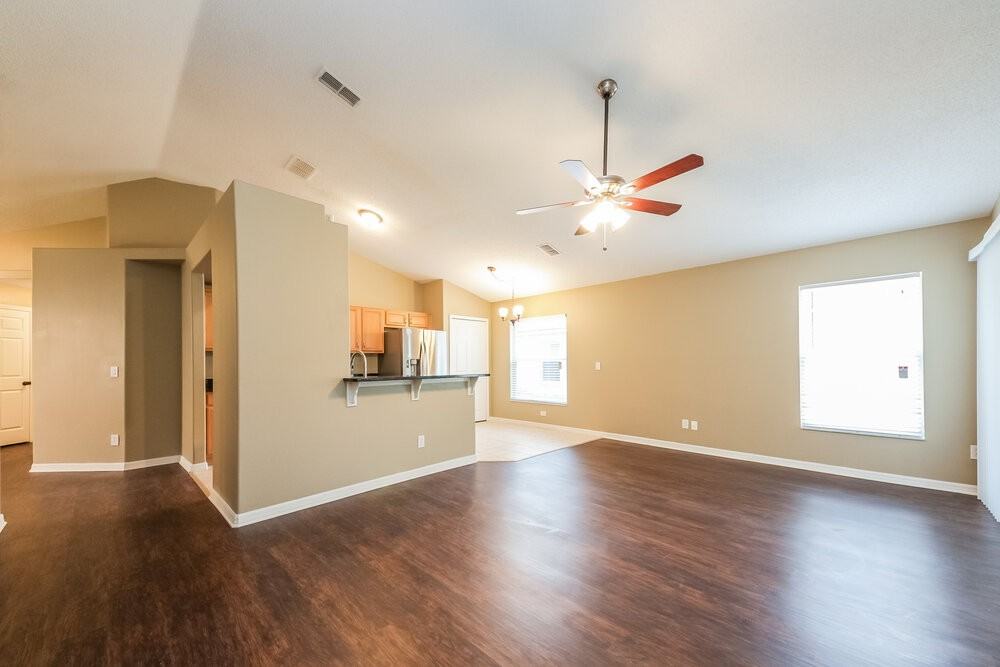 13918 Valleybrooke Ln - Photo 4 of 15
