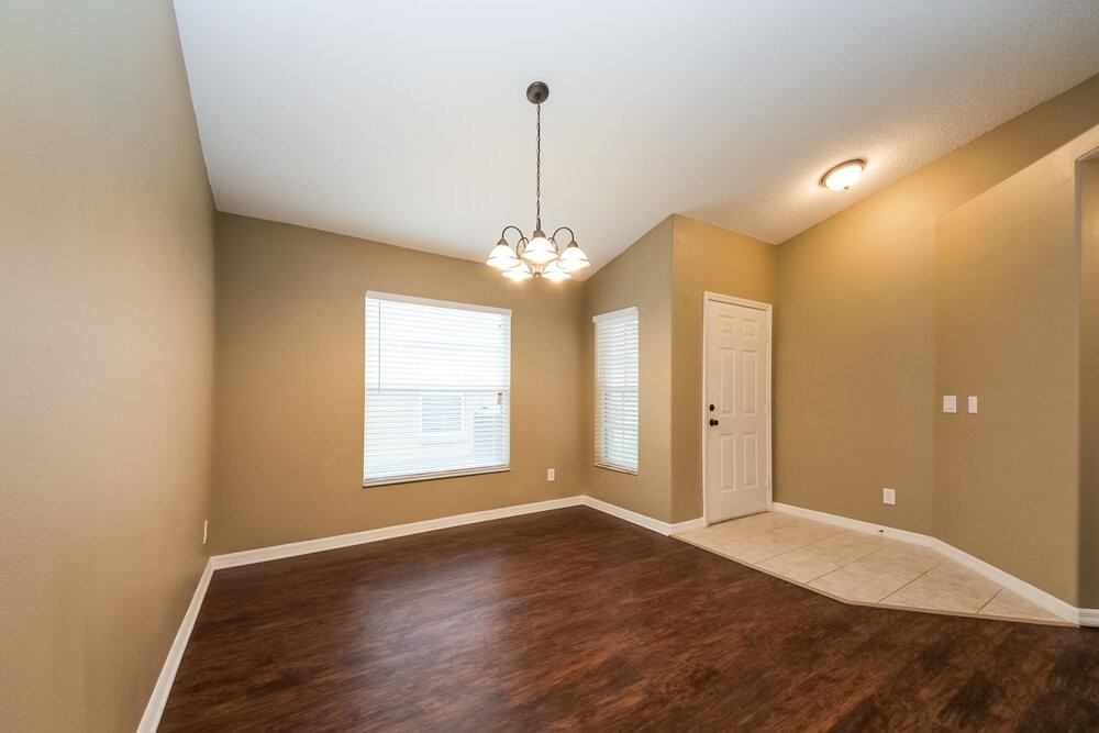 13918 Valleybrooke Ln - Photo 5 of 15