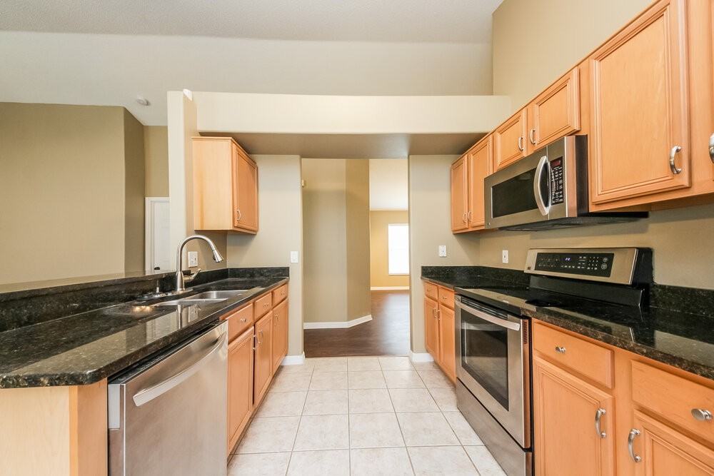 13918 Valleybrooke Ln - Photo 7 of 15