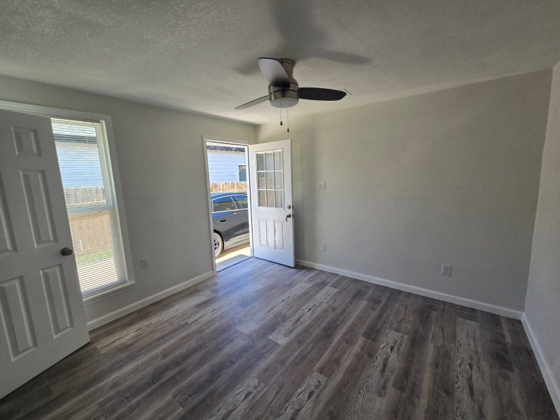 629 South Gevers Street - Photo 3 of 11