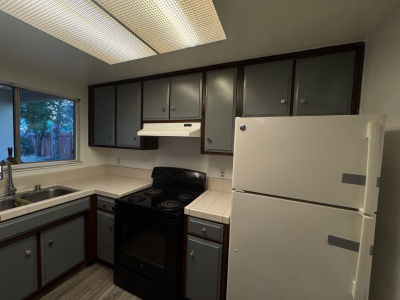 1339 Princess Dr - Photo 3 of 24