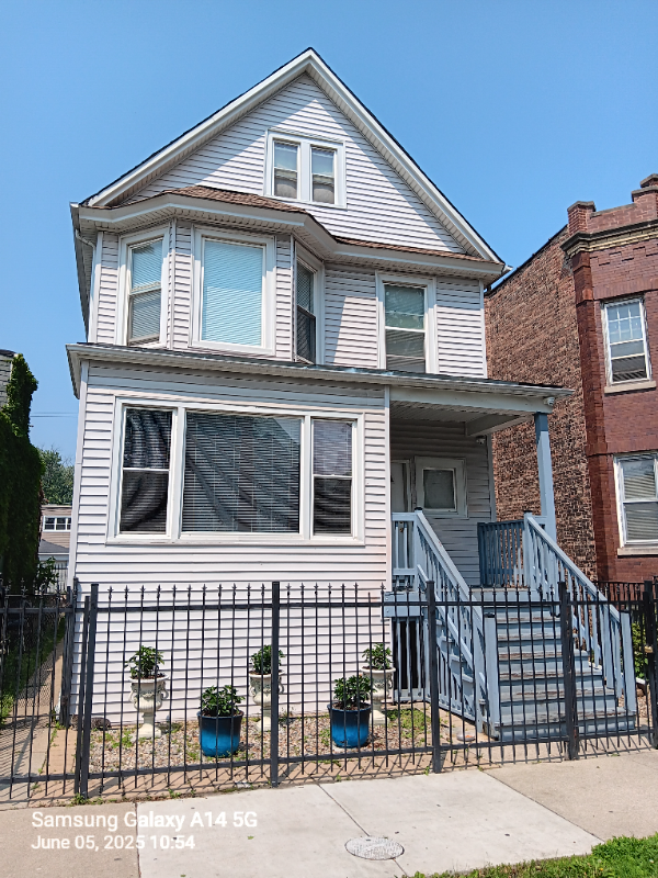 1134 N Waller Ave 1st Fl #1 - Photo 2 of 8