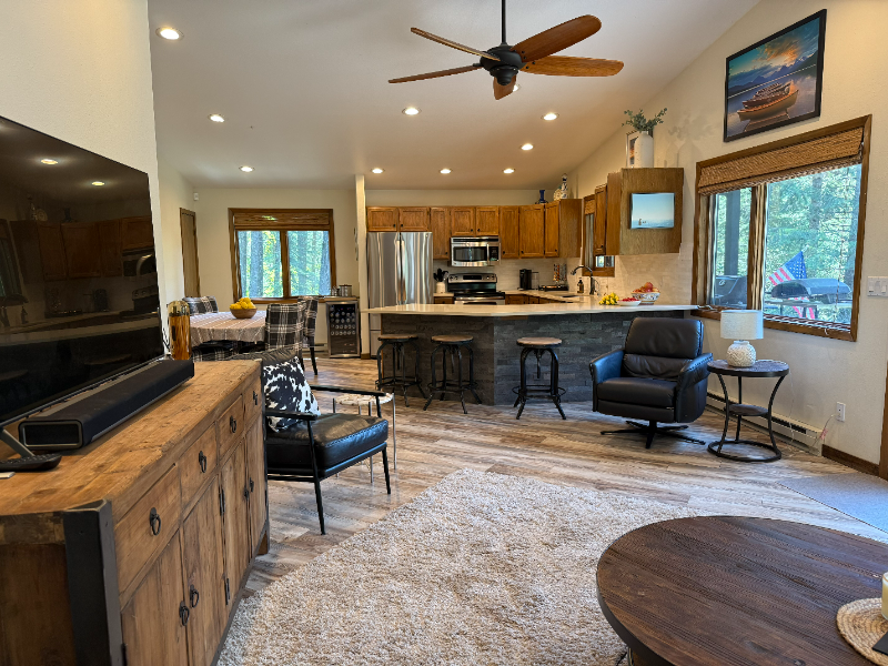 2365 Poplar Pl - Photo 2 of 20