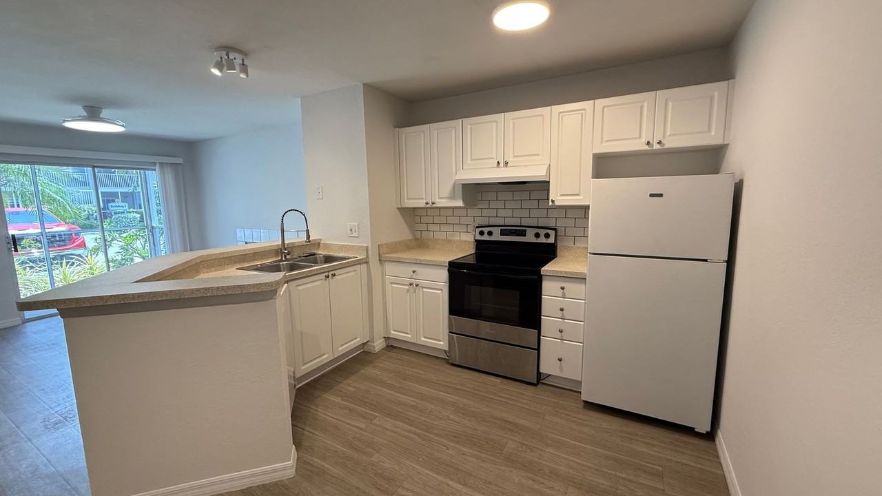 850 S Tamiami Trl #401 - Photo 3 of 27