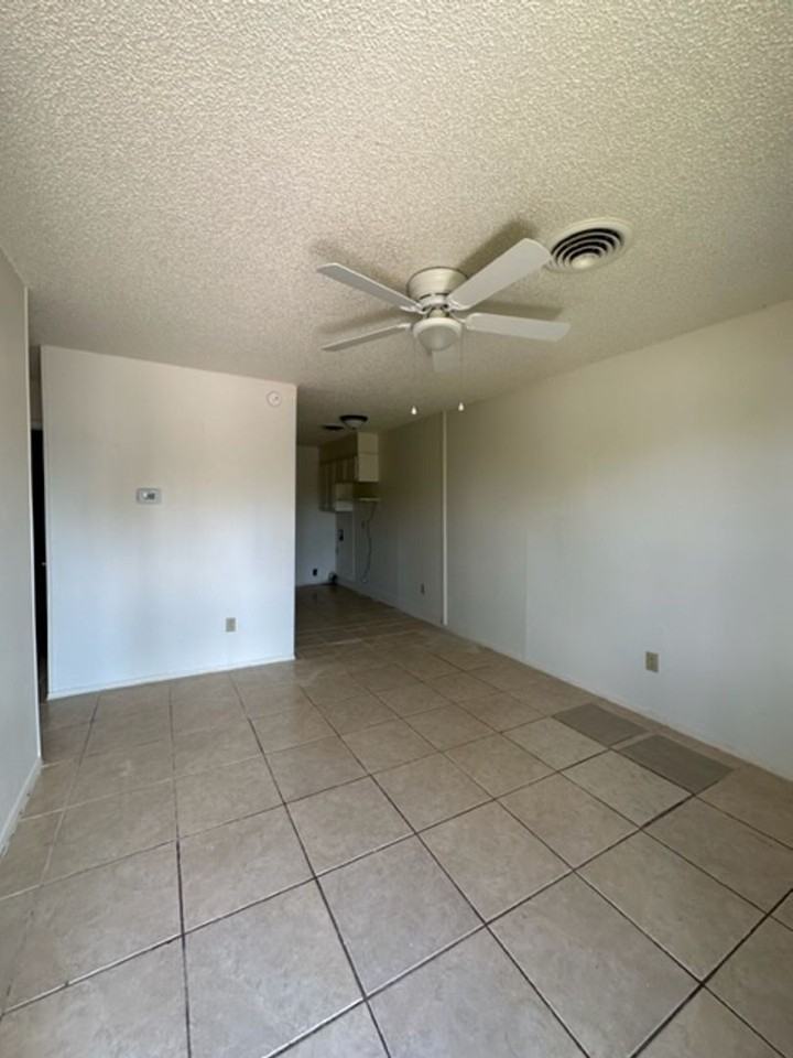 1041 Presidio Dr - Photo 3 of 11
