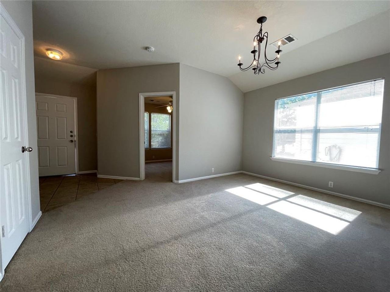 208 Spruce Dr - Photo 2 of 26