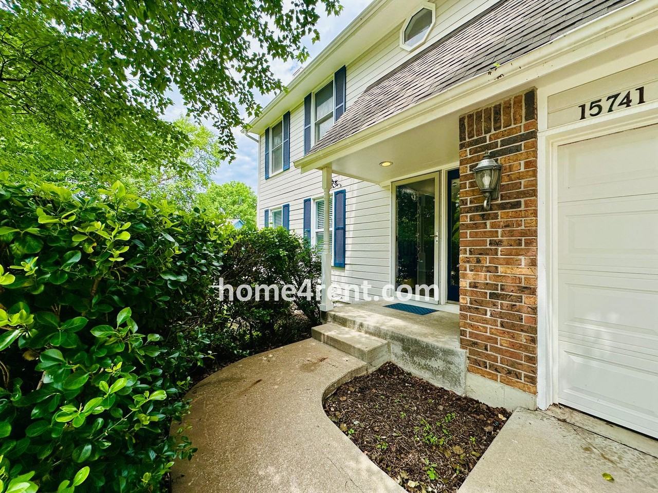 15741 Horton St - Photo 2 of 41
