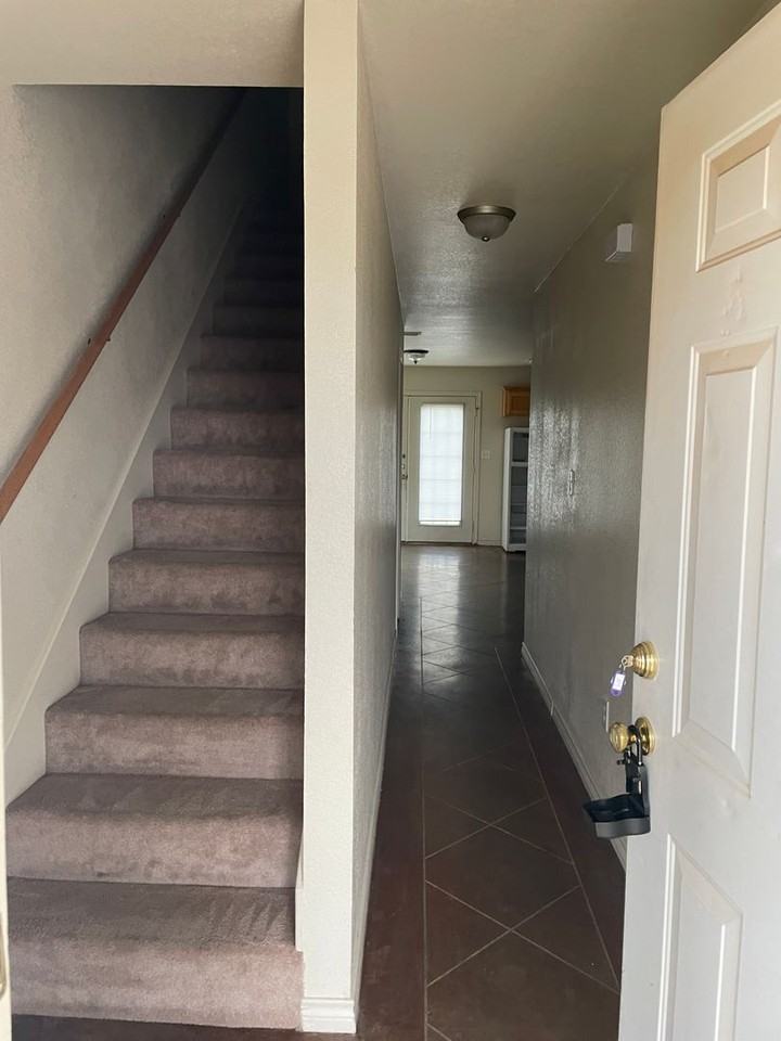 2425 Church St - Photo 2 of 15