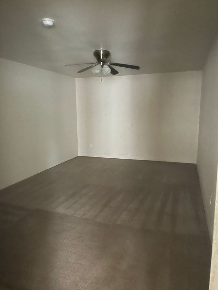 2425 Church St - Photo 4 of 15
