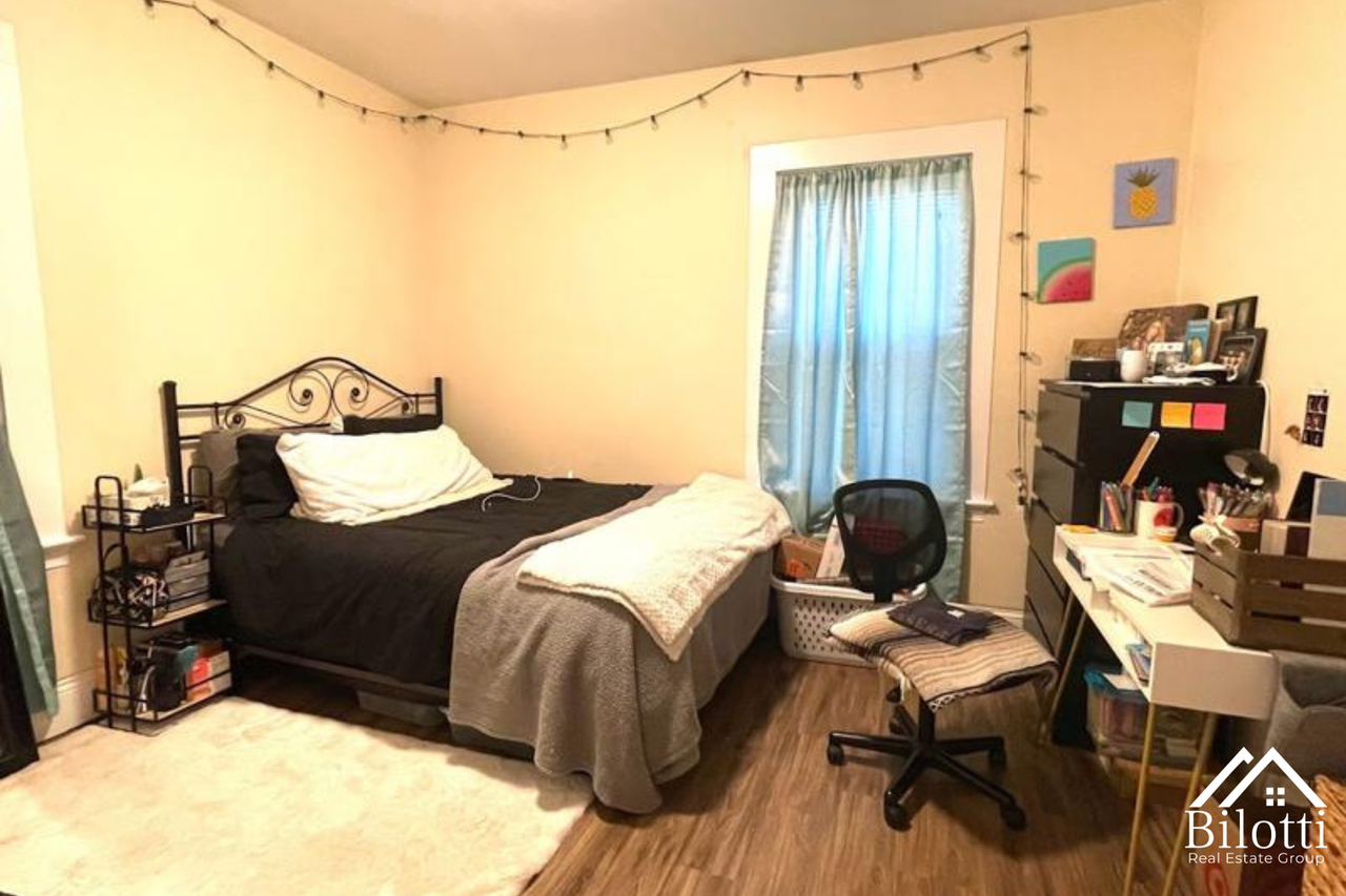 142-144 George M Cohan Blvd - Photo 4 of 11