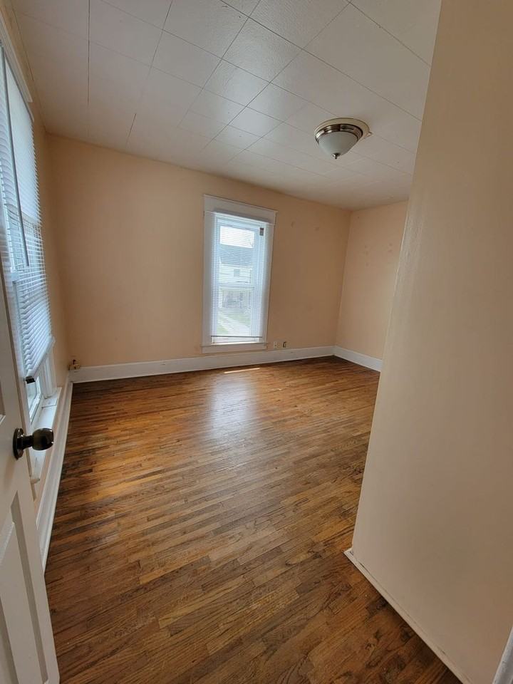 542 Haller St - Photo 2 of 10