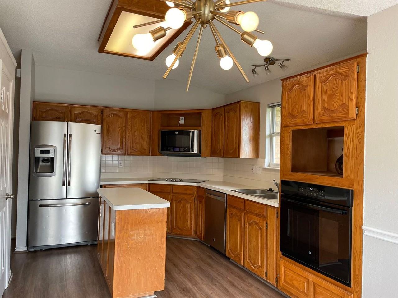 1304 Rosewood Ln - Photo 3 of 14