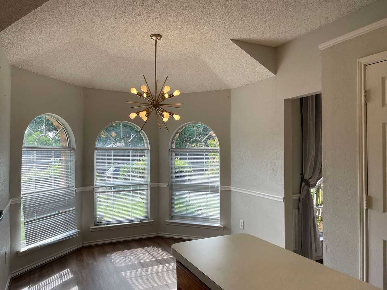 1304 Rosewood Ln - Photo 4 of 14