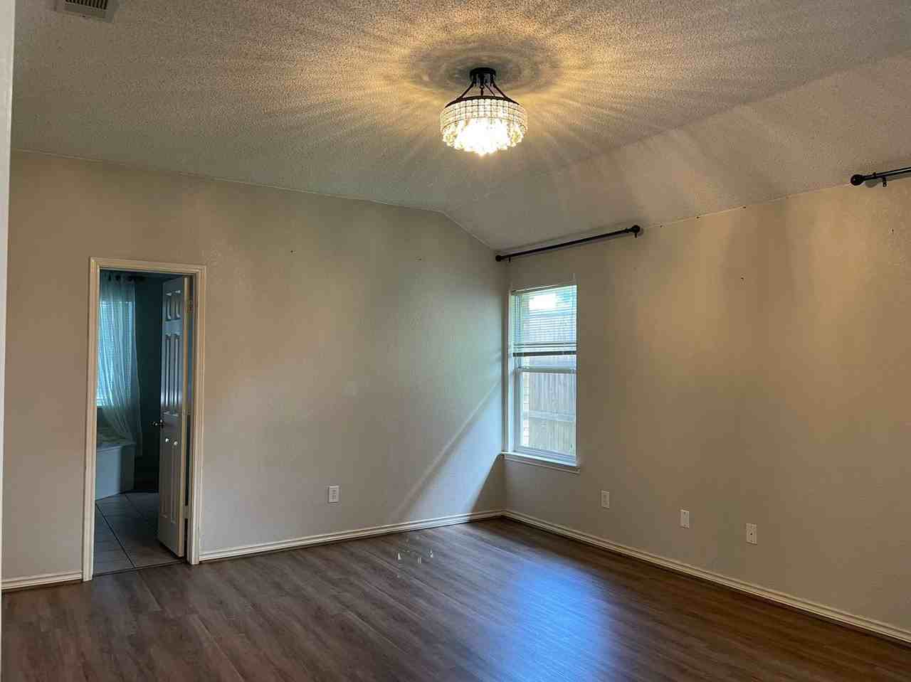 1304 Rosewood Ln - Photo 5 of 14
