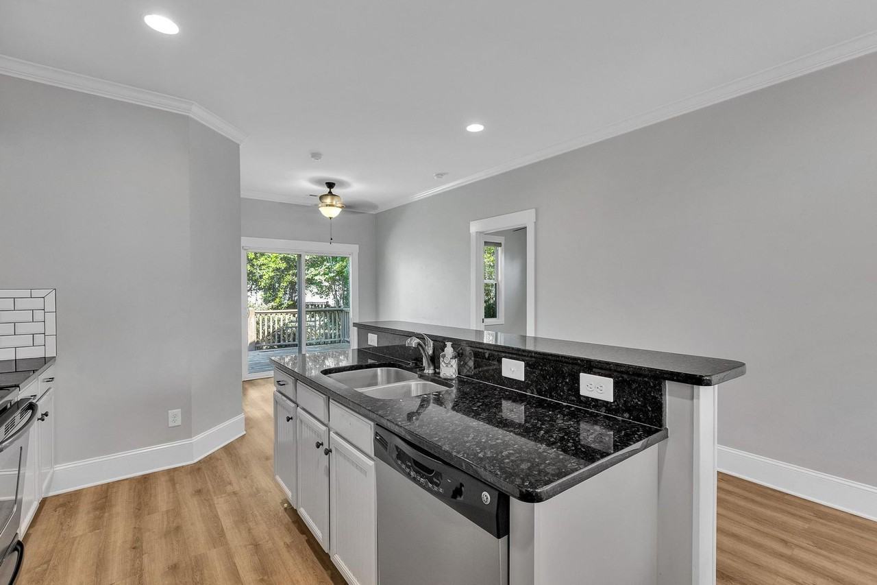 204 W Azalea Dr - Photo 6 of 21