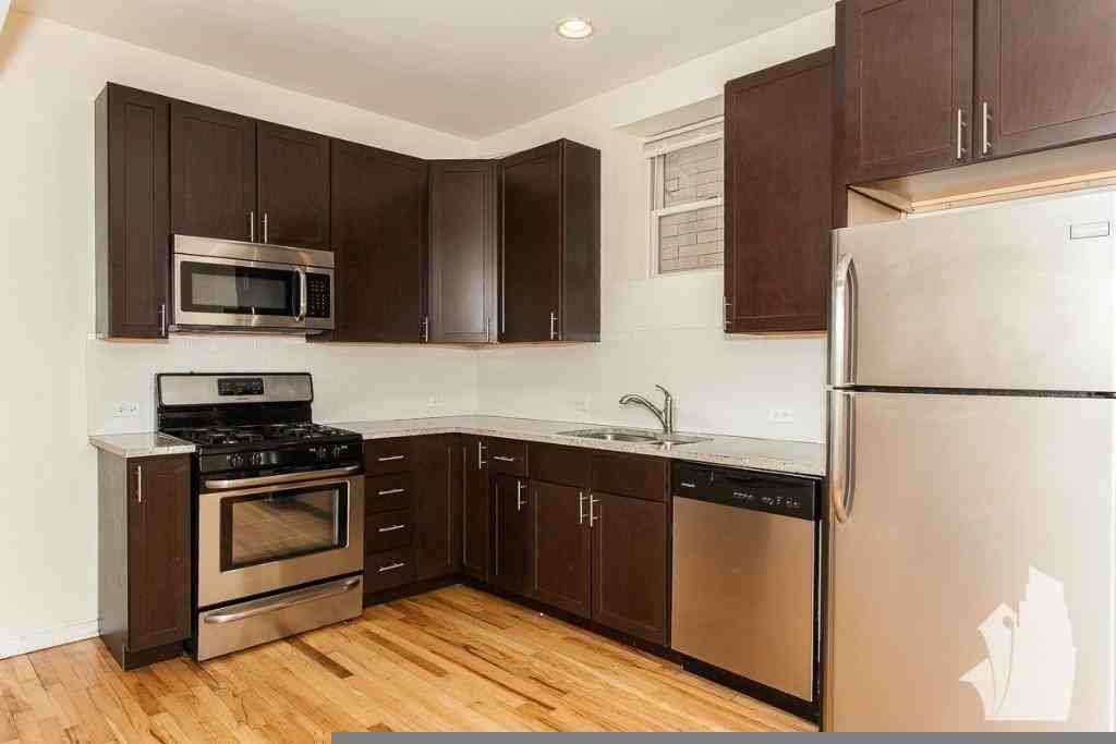 2320 N Southport Ave #3 - Photo 4 of 11