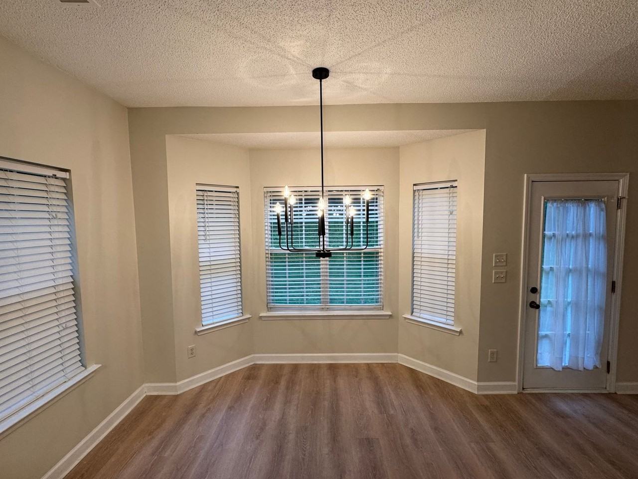 1958 Wilrose Pl - Photo 6 of 18
