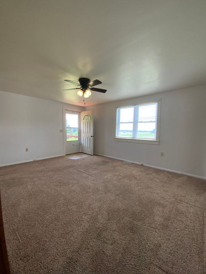 21 Roberts Rd - Photo 5 of 16