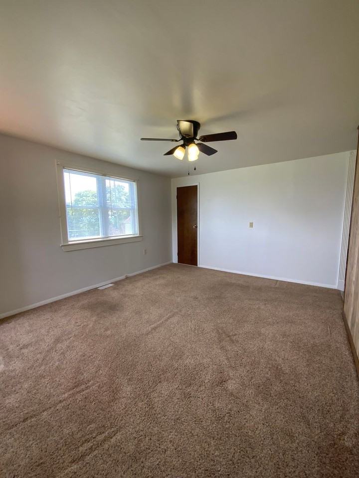 21 Roberts Rd - Photo 6 of 16