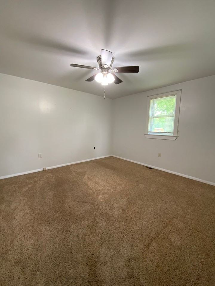 21 Roberts Rd - Photo 7 of 16