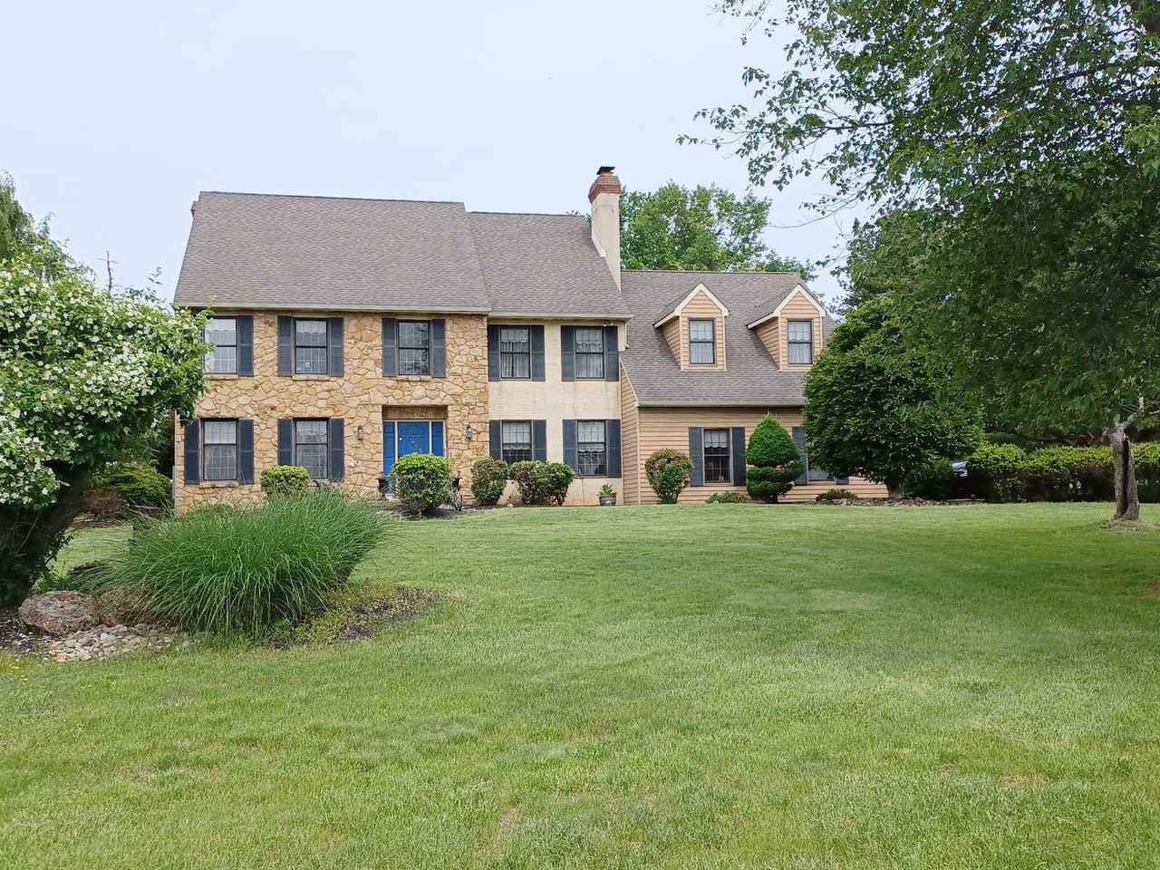 196 Twining Bridge Rd - Photo 2 of 28