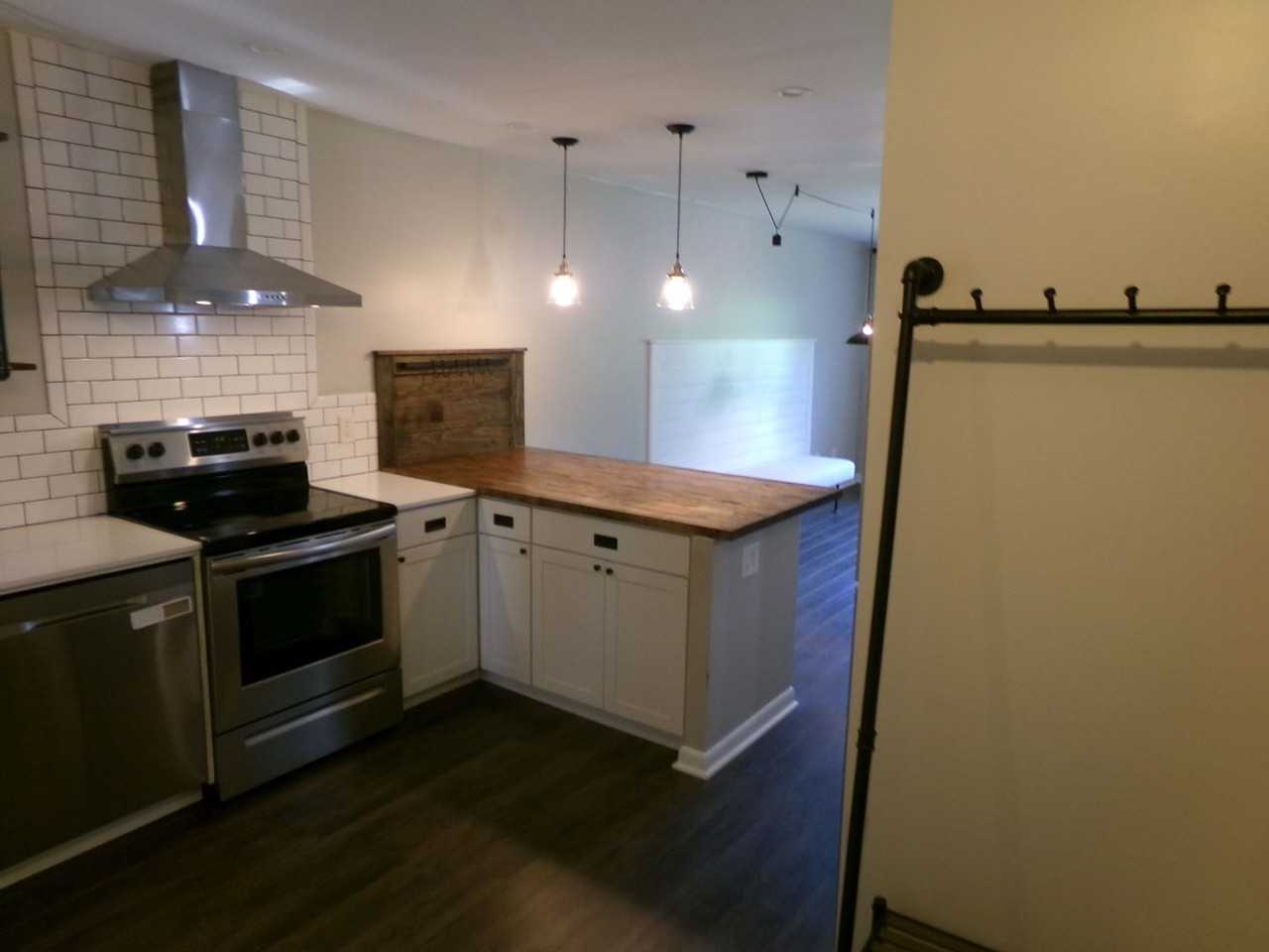 1074 Hickory Glen Rd - Photo 3 of 18