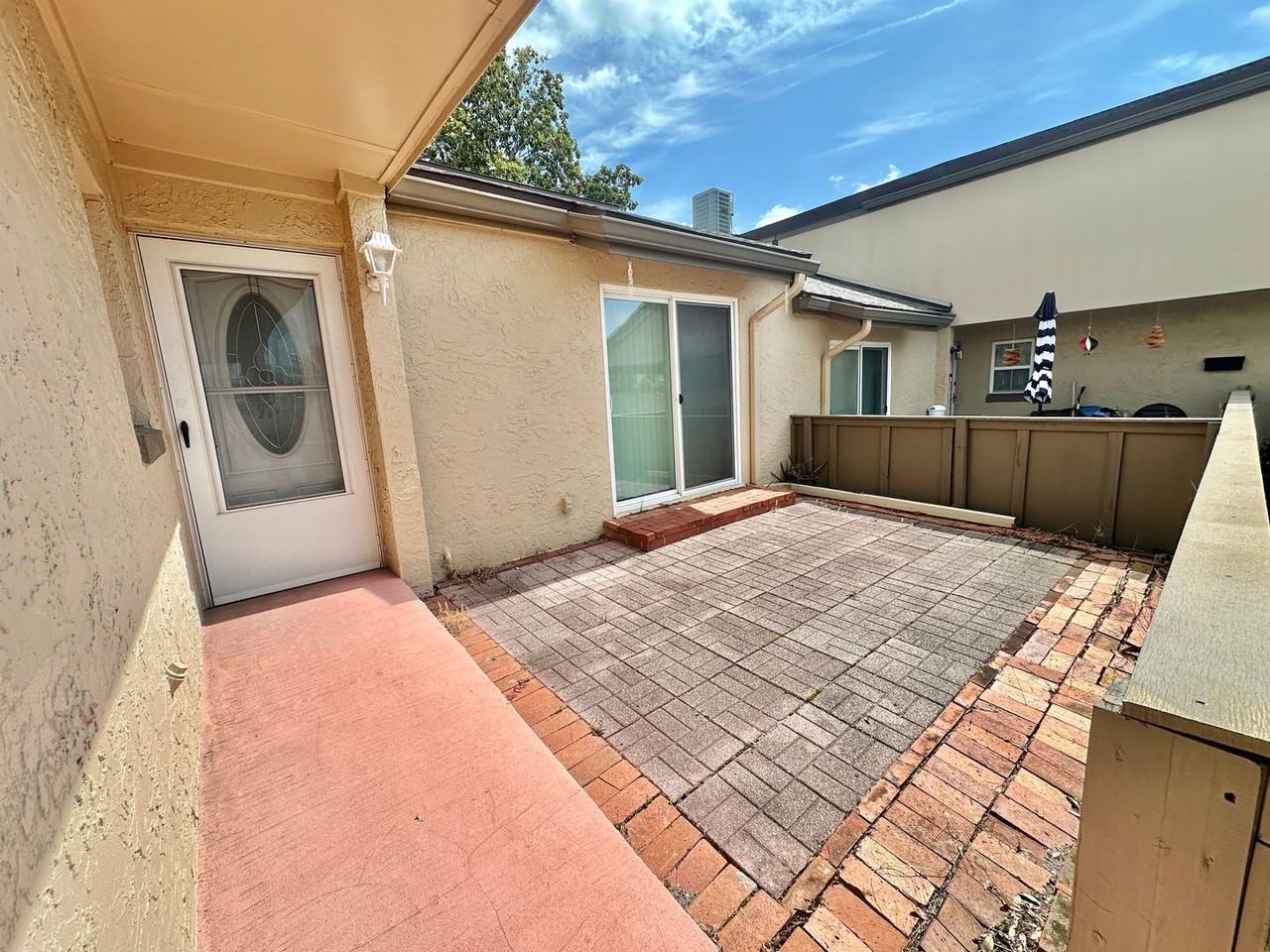 256 Windmeadows St - Photo 2 of 17