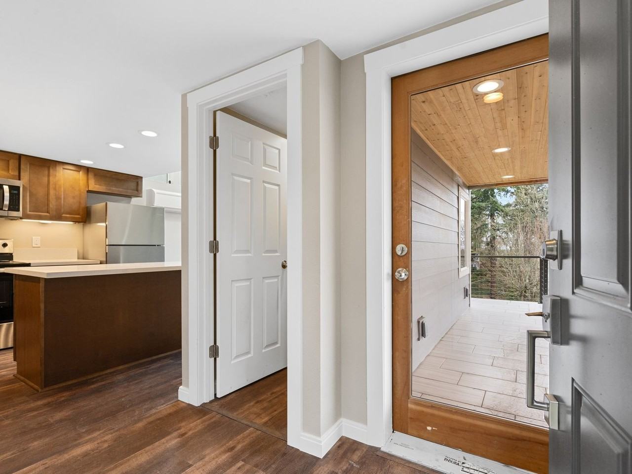 1299 Sw Cardinell Dr #B - Photo 3 of 39