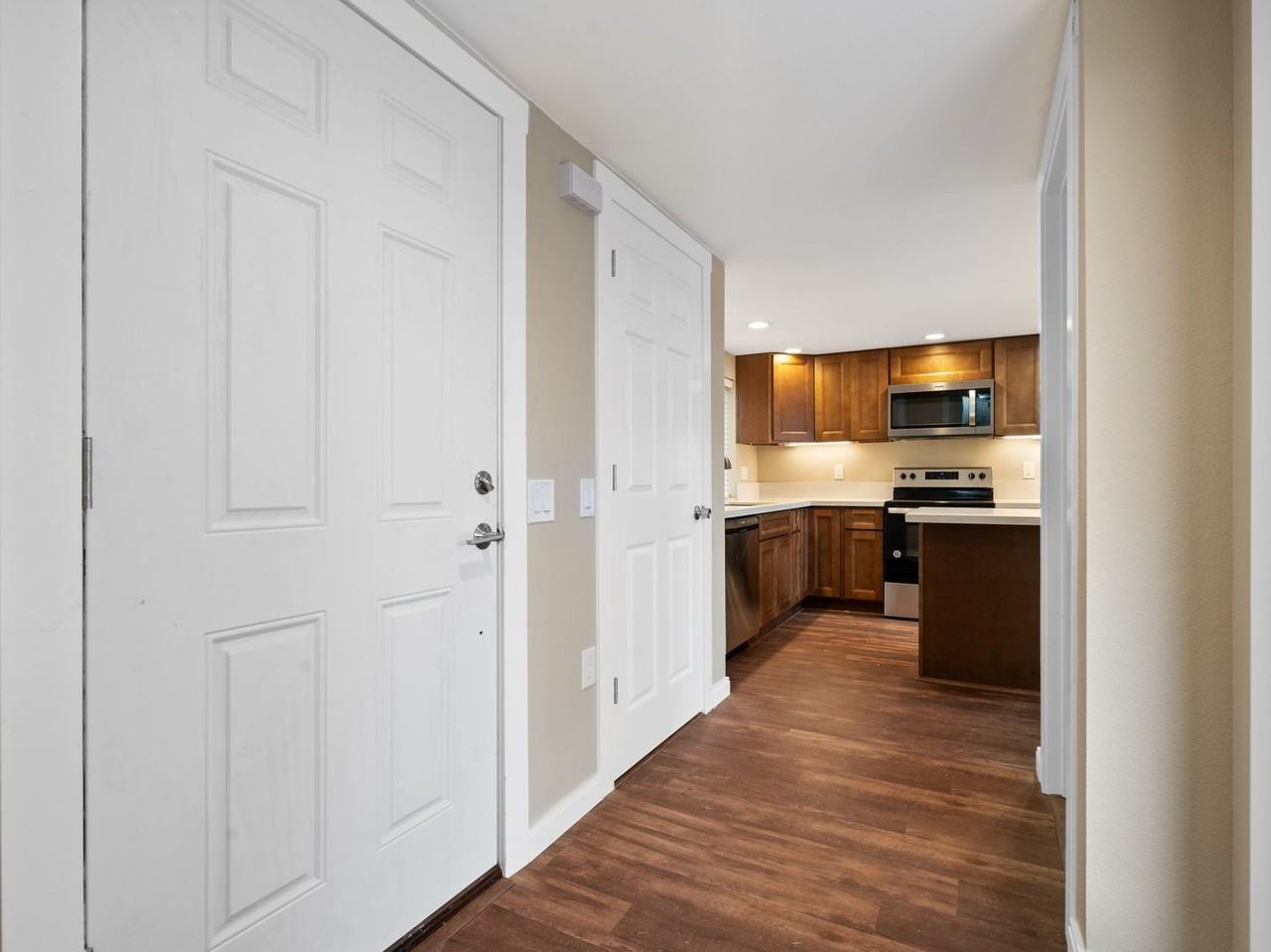 1299 Sw Cardinell Dr #B - Photo 4 of 39